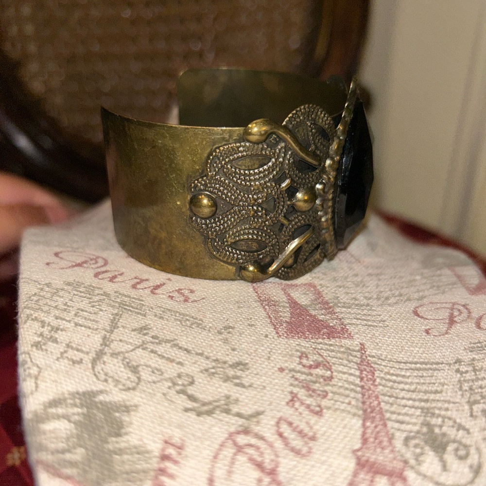 Black gem 💎 metal cuff - Picture 4 of 10